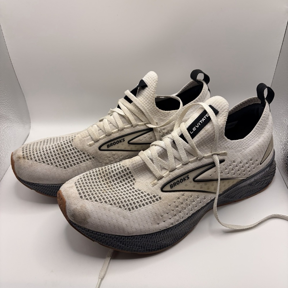 Brooks Levitate StealthFit 6 Men's 10 D White Black Gum Running Shoes 110397